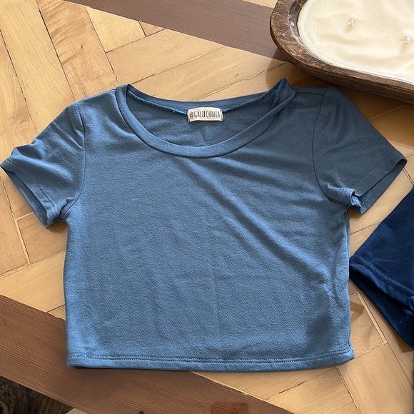 Two blue crop tops - Picture 4 of 5